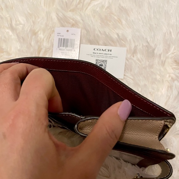 NEW Coach Medium corner zip wallet. - Picture 4 of 7